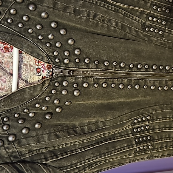 Denim studded cap-sleeve jacket - Picture 6 of 7